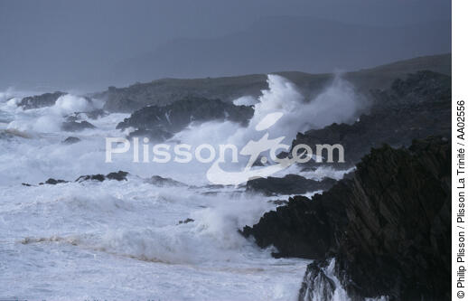 Vagues sur la côte d'Achill Island. - © Philip Plisson / Plisson La Trinité / AA02556 - Nos reportages photos - Irlande, l'île verte