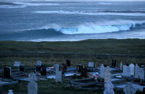 Cimetière irlandais sur la mer, à Fallmore. © Philip Plisson / Plisson La Trinité / AA02582 - Nos reportages photos - Irlande, l'île verte