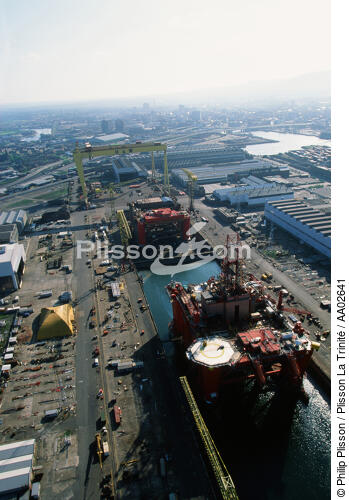 Port de Belfast. - © Philip Plisson / Plisson La Trinité / AA02641 - Photo Galleries - Oil industry