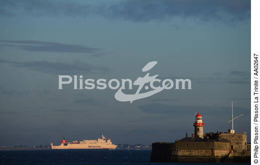 Ferry. - © Philip Plisson / Plisson La Trinité / AA02647 - Nos reportages photos - Transport maritime