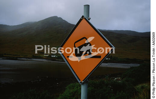 Panneau signalétique. - © Philip Plisson / Plisson La Trinité / AA02669 - Nos reportages photos - Irlande, l'île verte