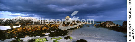 Pêcheurs à Carna. - © Philip Plisson / Plisson La Trinité / AA02759 - Nos reportages photos - Irlande, l'île verte