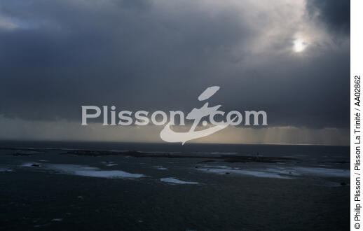 Ile de Sein. - © Philip Plisson / Plisson La Trinité / AA02862 - Photo Galleries - Grey sky