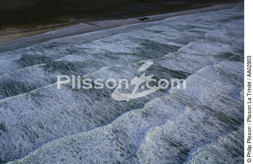 Vagues en baie d'Audierne - © Philip Plisson / Plisson La Trinité / AA02903 - Nos reportages photos - Train de vague