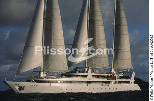 Le Ponant en fin de journée - © Philip Plisson / Plisson La Trinité / AA02912 - Nos reportages photos - Transport maritime
