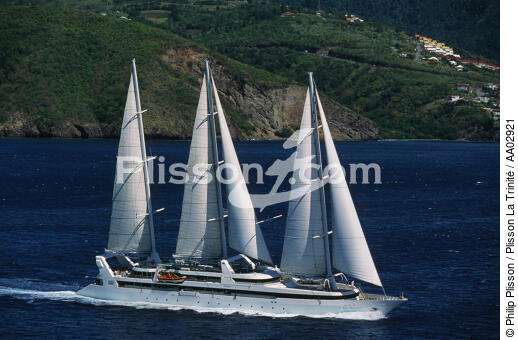 Le Ponant devant les Antilles - © Philip Plisson / Plisson La Trinité / AA02921 - Nos reportages photos - Croisière