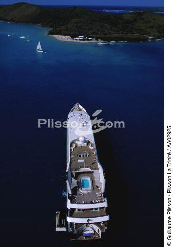 Le Levant arrivant au mouillage - © Guillaume Plisson / Plisson La Trinité / AA02925 - Nos reportages photos - Antilles [Les]