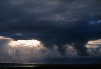 Ciel nuageux © Philip Plisson / Plisson La Trinité / AA02965 - Photo Galleries - Cloud-break