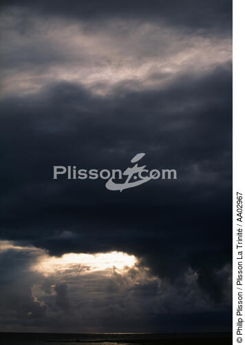 Ciel nuageux 6 - © Philip Plisson / Plisson La Trinité / AA02967 - Photo Galleries - Cloud-break