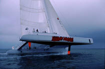 Frissons garantis pour la 1ère sortie de Code One © Philip Plisson / Plisson La Trinité / AA03086 - Photo Galleries - Ocean racing catamaran