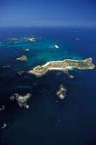 Vue aérienne de l'archipel des Glénan © Philip Plisson / Plisson La Trinité / AA03096 - Nos reportages photos - Archipel