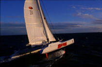 Fin de journée sur Code One © Philip Plisson / Plisson La Trinité / AA03099 - Nos reportages photos - Catamaran de course