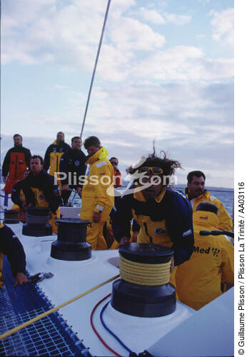 Equipier au winch sur Club Med - © Guillaume Plisson / Plisson La Trinité / AA03116 - Nos reportages photos - Portrait