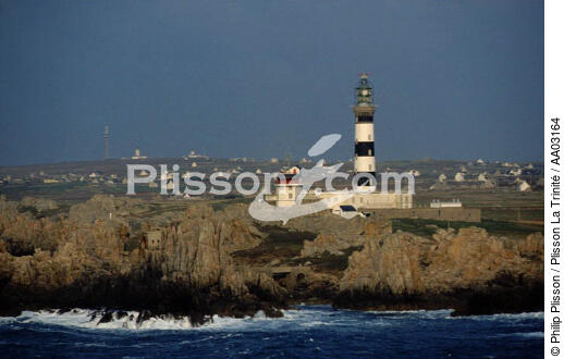Le phare et le sémaphore de Créac'h à Ouessant - © Philip Plisson / Plisson La Trinité / AA03164 - Nos reportages photos - Phare [29]