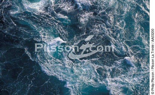 Passage du Raz de Sein - © Philip Plisson / Plisson La Trinité / AA03200 - Nos reportages photos - Mer d'Iroise