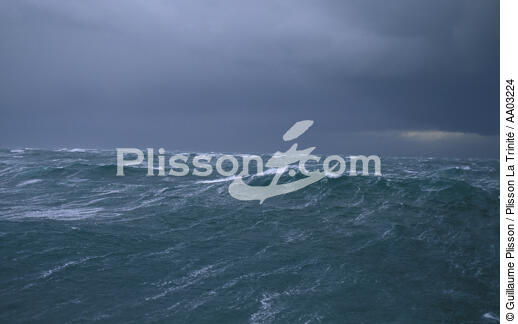 Houle formée en mer d'Iroise - © Guillaume Plisson / Plisson La Trinité / AA03224 - Nos reportages photos - Tempêtes