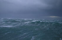 Houle formée en mer d'Iroise © Guillaume Plisson / Plisson La Trinité / AA03224 - Photo Galleries - Storms