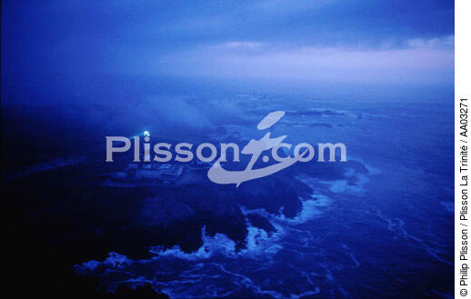 Créac'h de nuit - © Philip Plisson / Plisson La Trinité / AA03271 - Nos reportages photos - Mer d'Iroise