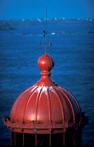 Le phare de la Jument balise le chenal du fromveur © Philip Plisson / Plisson La Trinité / AA03281 - Nos reportages photos - Phare [29]