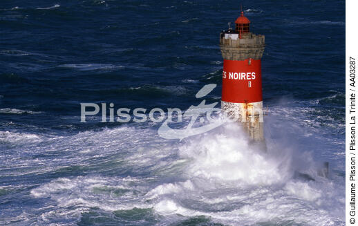Le phare des Pierres Noires - © Guillaume Plisson / Plisson La Trinité / AA03287 - Nos reportages photos - Gros temps
