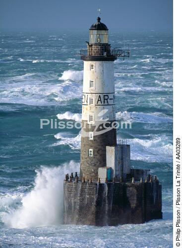 Ar-Men dans le gros temps - © Philip Plisson / Plisson La Trinité / AA03289 - Nos reportages photos - Mer d'Iroise