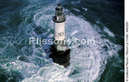 Ar-Men dans le Raz de Sein - © Guillaume Plisson / Plisson La Trinité / AA03291 - Nos reportages photos - Signalisation maritime