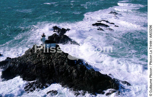 Le phare de Tevennec - © Guillaume Plisson / Plisson La Trinité / AA03296 - Nos reportages photos - Signalisation maritime