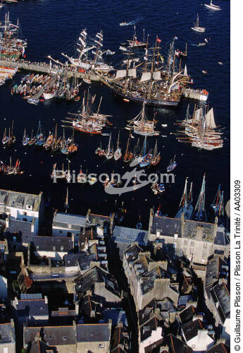 Le port de Douarnenez pendant le rassemblement - © Guillaume Plisson / Plisson La Trinité / AA03309 - Nos reportages photos - Les grands rassemblements de Brest