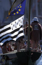 We hoisted flags arriving at the port © Philip Plisson / Plisson La Trinité / AA03339 - Photo Galleries - Brest 2000
