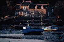 Bateaux échoués à marée basse. © Philip Plisson / Plisson La Trinité / AA03434 - Nos reportages photos - Morbihan [Golfe du]