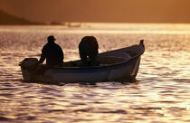 Barque au crépuscule. © Philip Plisson / Plisson La Trinité / AA03463 - Nos reportages photos - Barque