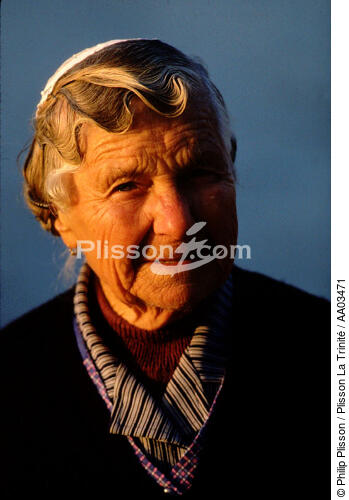 Portrait d'une vieille bretonne. - © Philip Plisson / Plisson La Trinité / AA03471 - Nos reportages photos - 3e âge
