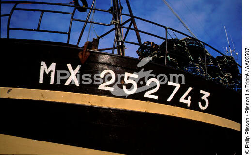Detail d'une immatriculation d'un bateau de peche. - © Philip Plisson / Plisson La Trinité / AA03507 - Nos reportages photos - Bateau de pêche