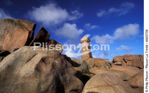 Phare du Mean-Ruz. - © Philip Plisson / Plisson La Trinité / AA03706 - Photo Galleries - The Pink Granite Coast