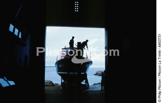 Mise à l'eau d'un canot de survie à Perros-Guirec. - © Philip Plisson / Plisson La Trinité / AA03731 - Photo Galleries - Sea Rescue