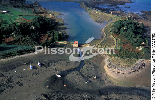 Moulin à marée basse - © Philip Plisson / Plisson La Trinité / AA03752 - Nos reportages photos - Marée basse
