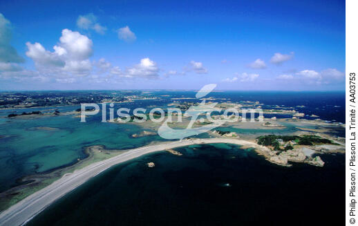 Archipelago of Port-Blanc. - © Philip Plisson / Plisson La Trinité / AA03753 - Photo Galleries - Port-Blanc