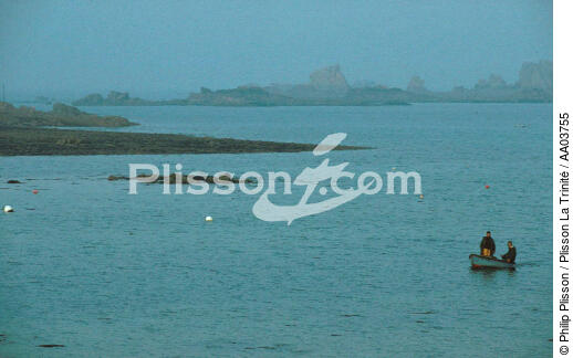 Pêcheurs à Bugueles - © Philip Plisson / Plisson La Trinité / AA03755 - Nos reportages photos - Pêcheur