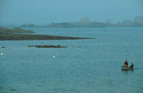 Pêcheurs à Bugueles © Philip Plisson / Plisson La Trinité / AA03755 - Nos reportages photos - Côte de granit rose