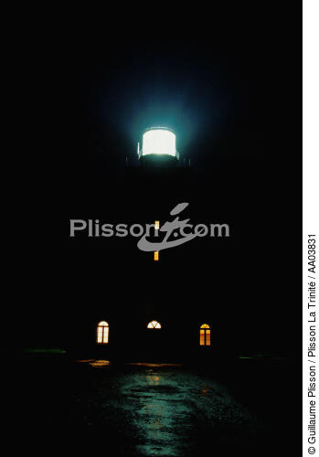 Phare de Pen-Men la nuit. - © Guillaume Plisson / Plisson La Trinité / AA03831 - Nos reportages photos - Phare [56]