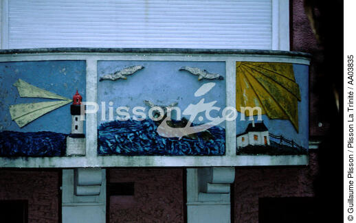 Décoration représentant le phare de Pen-Men. - © Guillaume Plisson / Plisson La Trinité / AA03835 - Nos reportages photos - Ile [56]