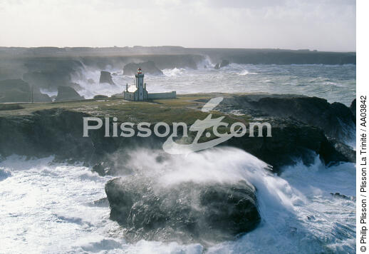 Pointe des Poulains. - © Philip Plisson / Plisson La Trinité / AA03842 - Nos reportages photos - Phare [56]