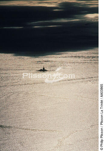 La Teignouse en contre-jour. - © Philip Plisson / Plisson La Trinité / AA03865 - Photo Galleries - Lighthouse [56]