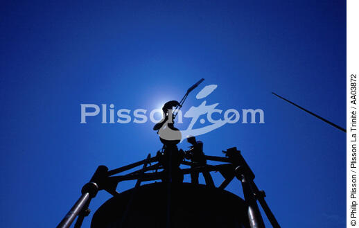 Les phares et balises et pleine réparation sur le phare des Cardinaux - © Philip Plisson / Plisson La Trinité / AA03872 - Nos reportages photos - Phare [56]