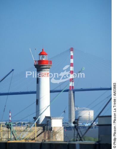 le pont de saint nazaire vu du port - © Philip Plisson / Plisson La Trinité / AA03883 - Nos reportages photos - Phare [44]