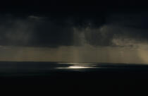 trouée de lumière à travers un ciel de grain . © Philip Plisson / Plisson La Trinité / AA04044 - Photo Galleries - Cloud-break