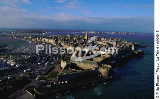Vue aérienne de Saint-Malo. - © Philip Plisson / Plisson La Trinité / AA04049 - Photo Galleries - Ille-et-Vilaine