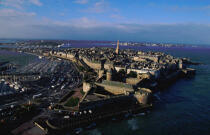 Vue aérienne de Saint-Malo. © Philip Plisson / Plisson La Trinité / AA04049 - Nos reportages photos - Ille-et-Vilaine