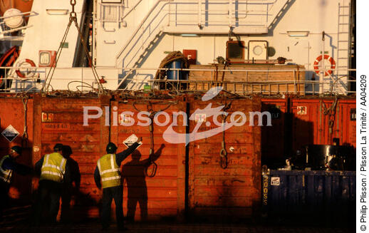 Hommes travaillant sur une plateforme pétrolière. - © Philip Plisson / Plisson La Trinité / AA04209 - Photo Galleries - Scotland