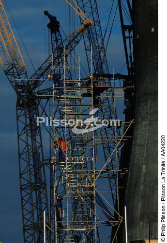 Plateforme pétrolière. - © Philip Plisson / Plisson La Trinité / AA04220 - Nos reportages photos - Ecosse